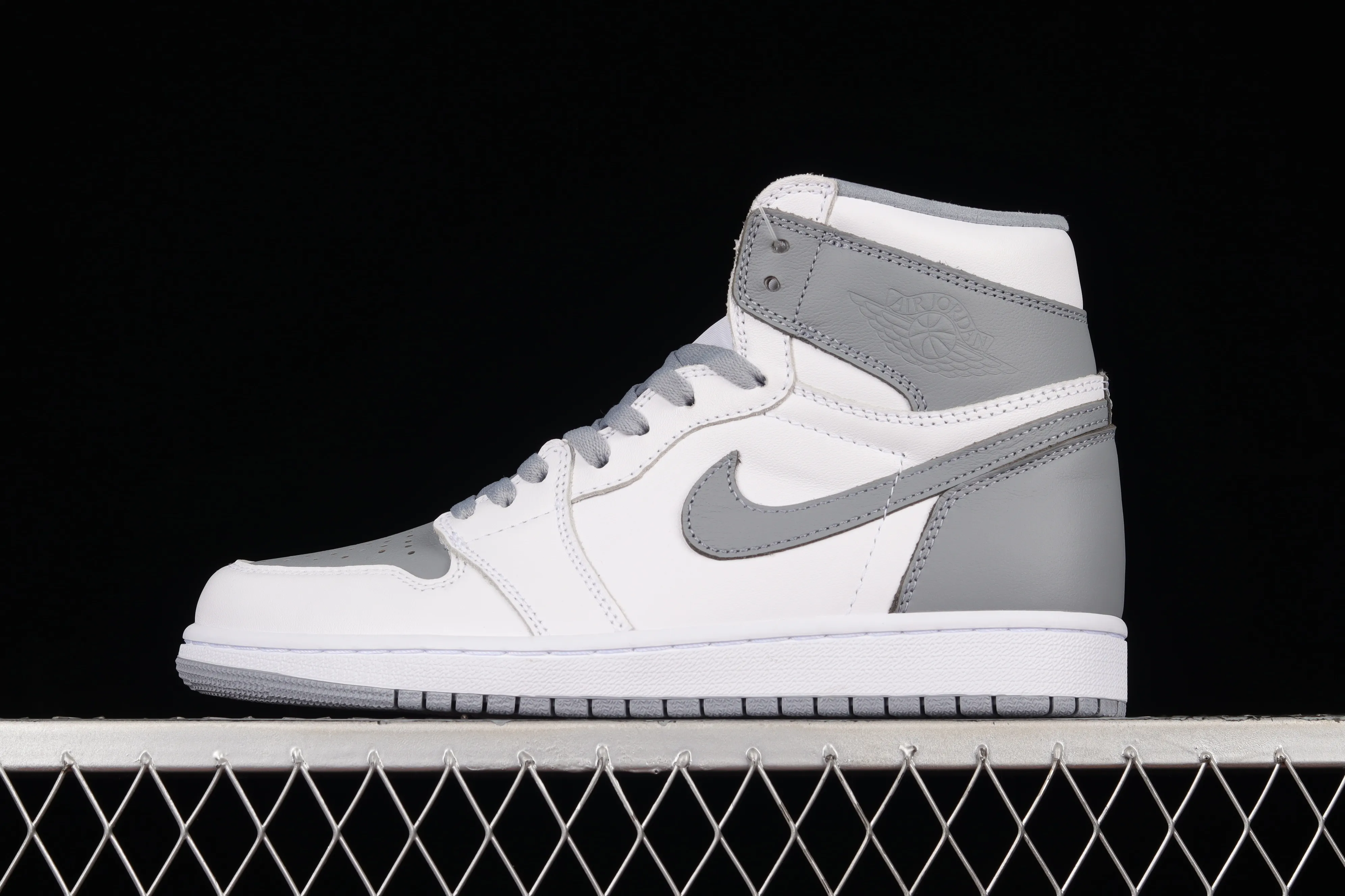 All categories Air Jordan Jordan series basketball shoes Air Jordan 1 High Air Jordan 1 High OG "Stealth" AJ1 Joe 1 high top white gray 555088-037
